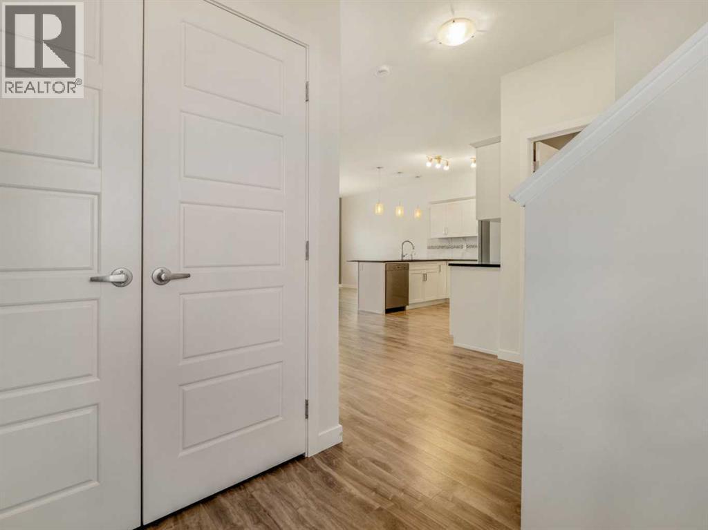 98 Moonlight Boulevard W, Lethbridge, AB - Indoor Photo Showing Other Room