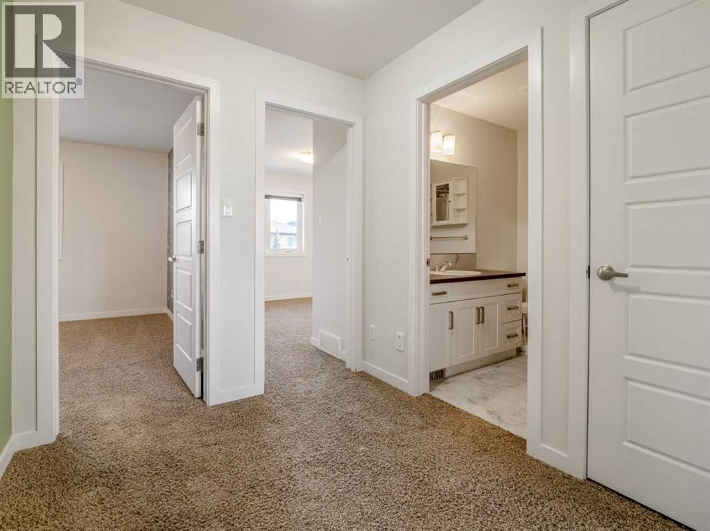 98 Moonlight Boulevard W, Lethbridge, AB - Indoor Photo Showing Other Room