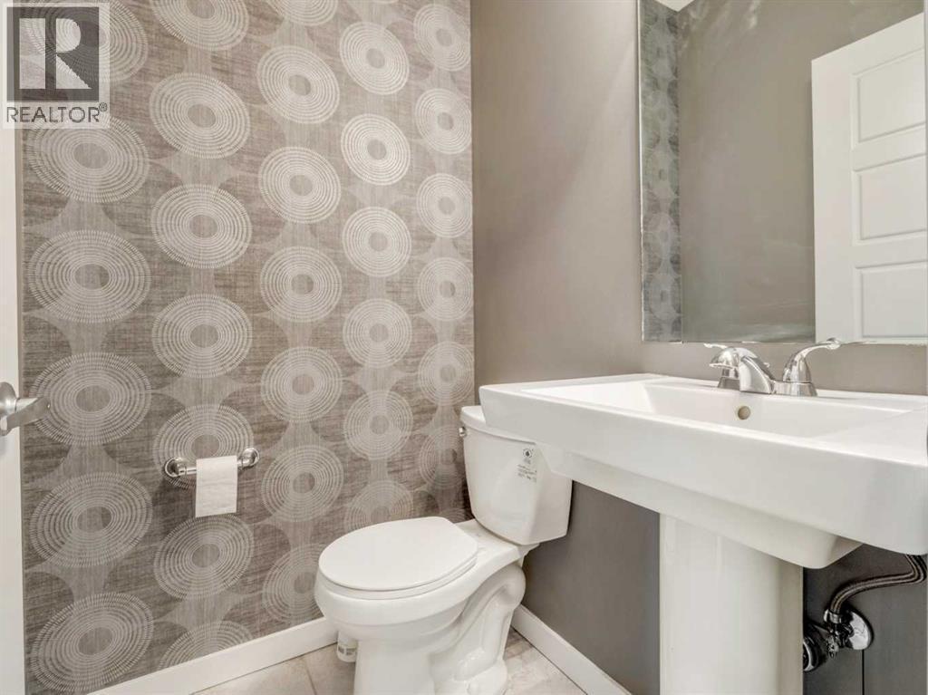 98 Moonlight Boulevard W, Lethbridge, AB - Indoor Photo Showing Bathroom