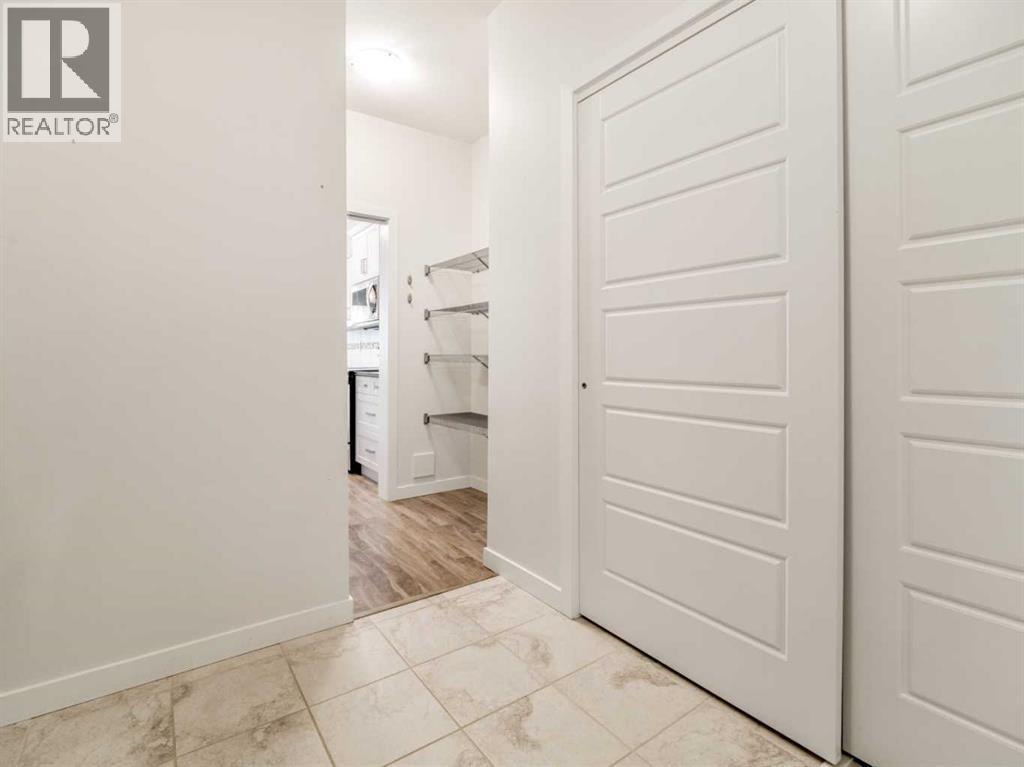 98 Moonlight Boulevard W, Lethbridge, AB - Indoor Photo Showing Other Room