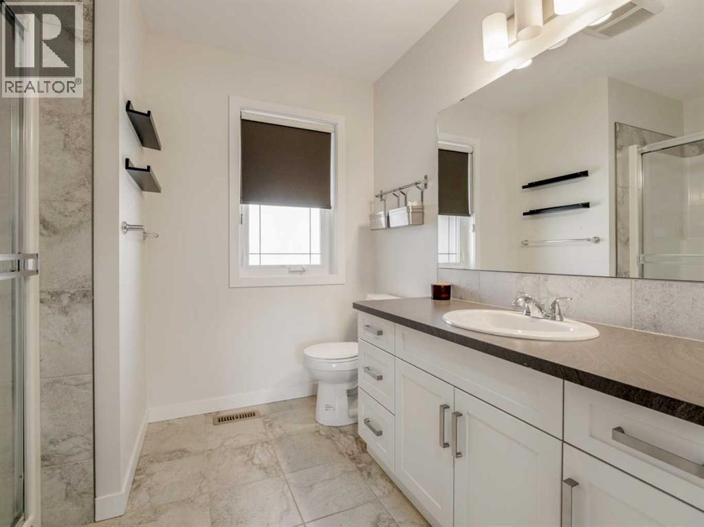 98 Moonlight Boulevard W, Lethbridge, AB - Indoor Photo Showing Bathroom