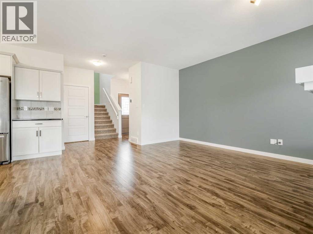 98 Moonlight Boulevard W, Lethbridge, AB - Indoor Photo Showing Kitchen