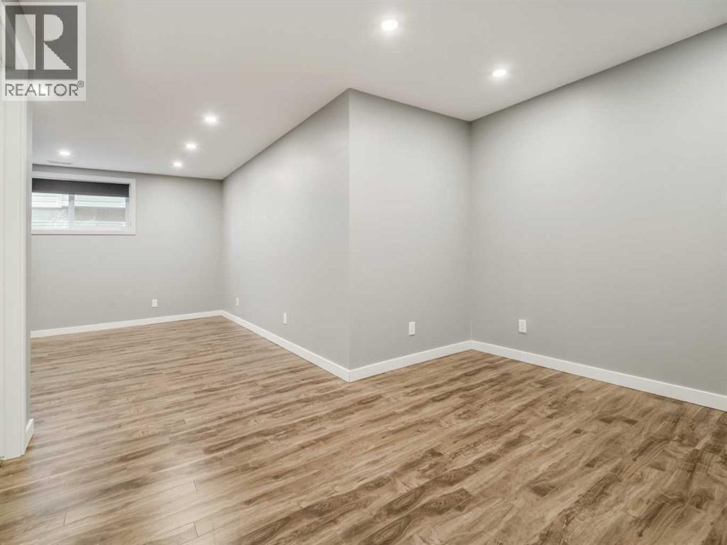 98 Moonlight Boulevard W, Lethbridge, AB - Indoor Photo Showing Other Room