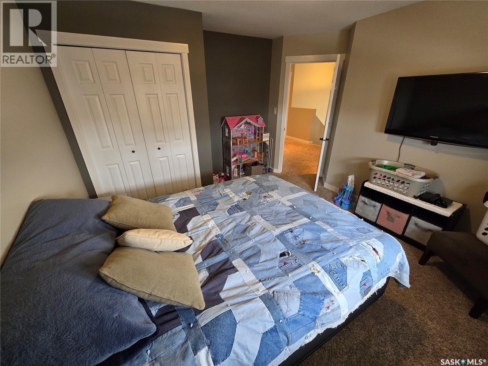721 Barber Crescent, Weyburn, SK - Indoor Photo Showing Bedroom