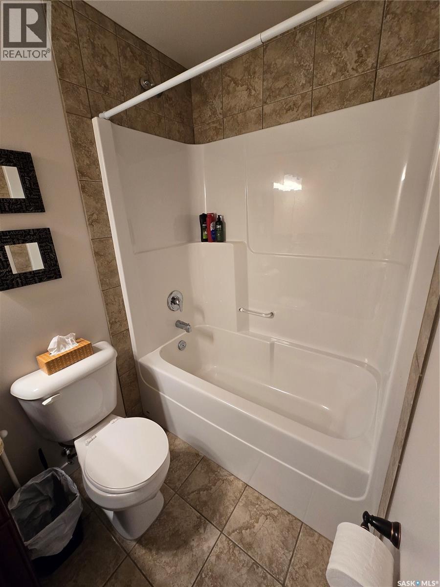721 Barber Crescent, Weyburn, SK - Indoor Photo Showing Bathroom