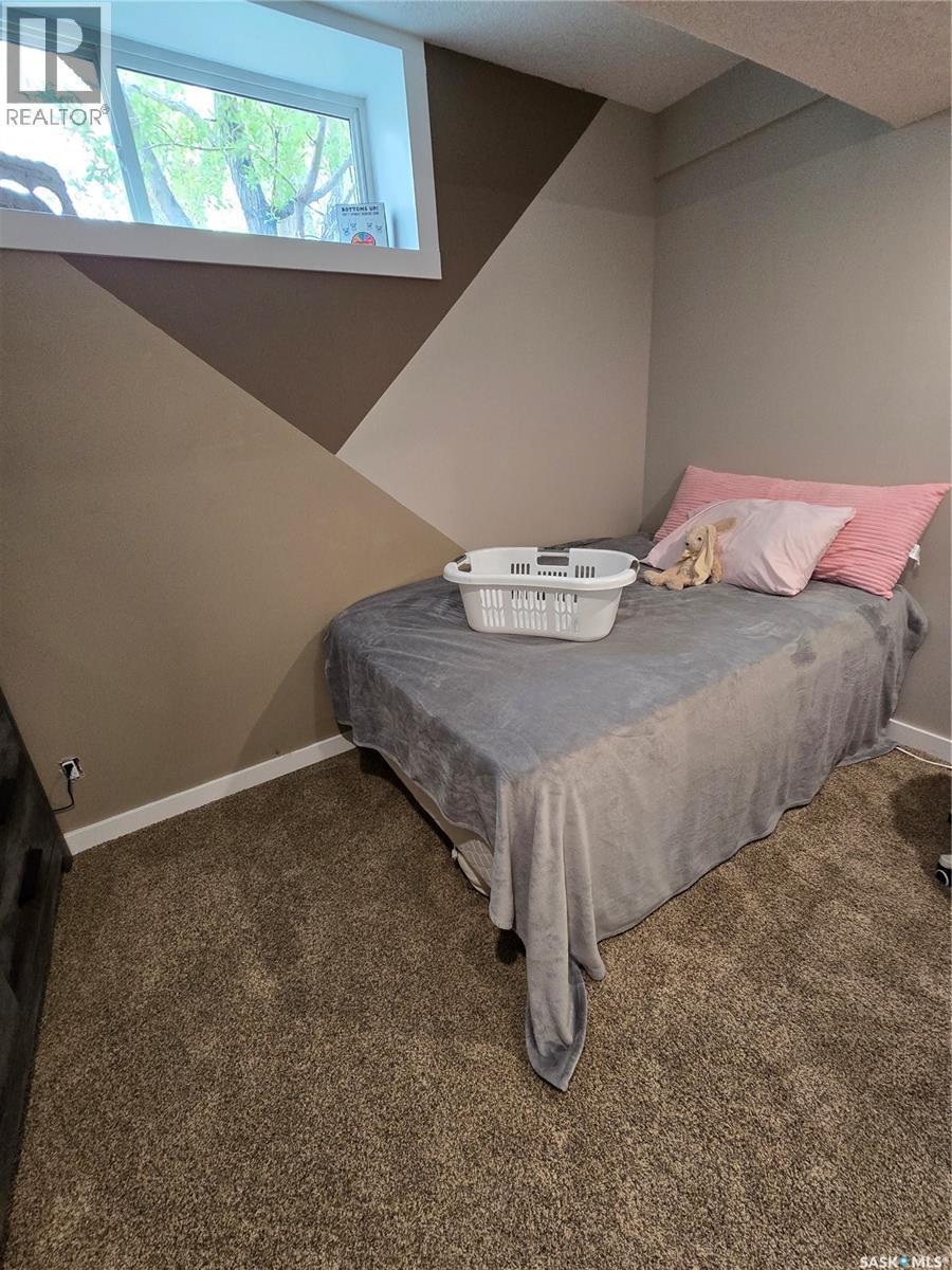 721 Barber Crescent, Weyburn, SK - Indoor Photo Showing Bedroom