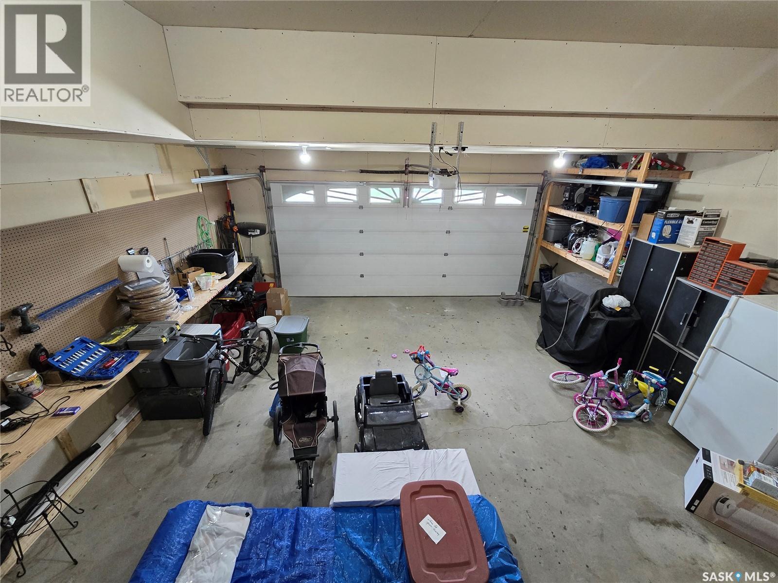 721 Barber Crescent, Weyburn, SK - Indoor Photo Showing Garage