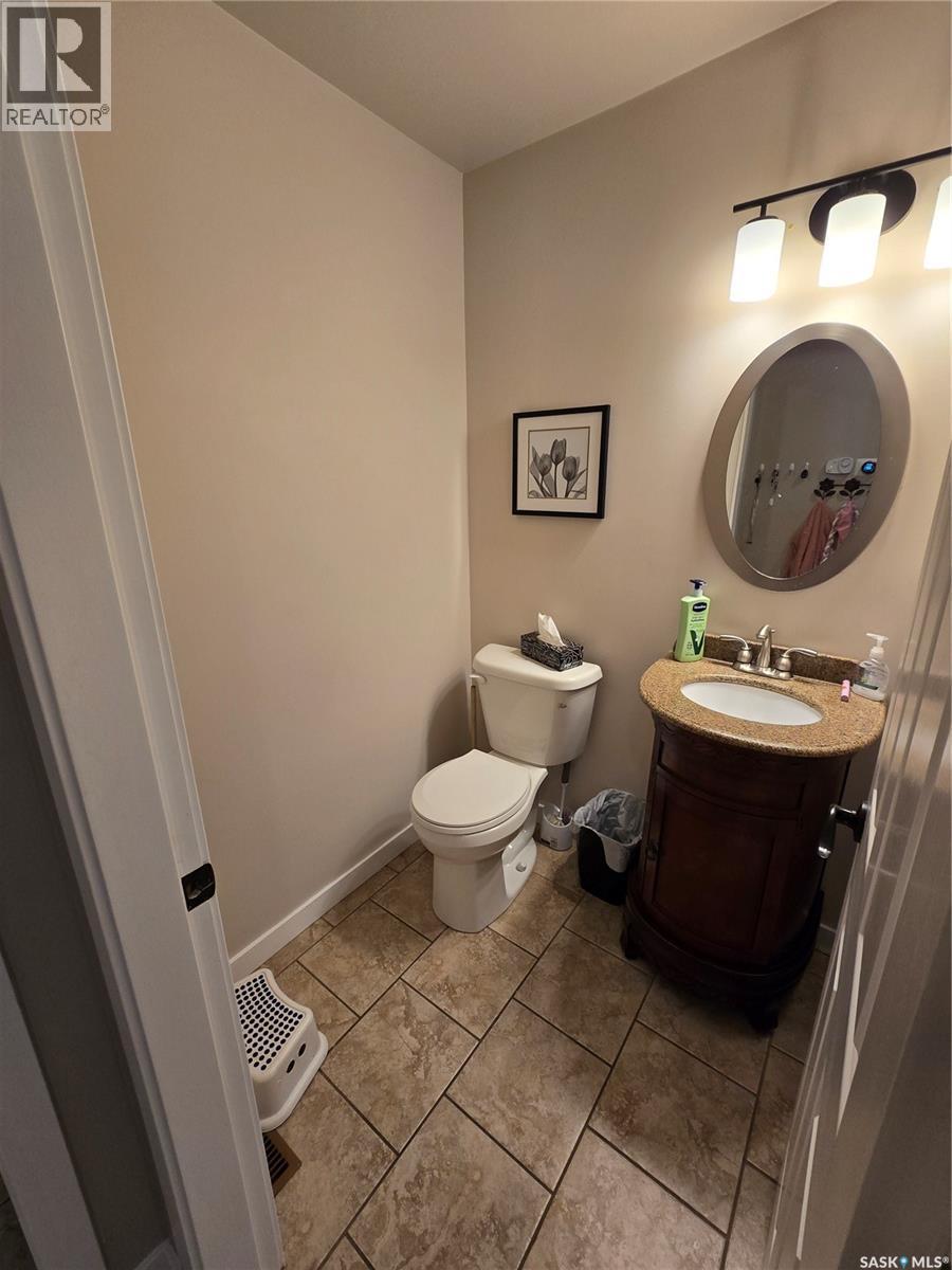 721 Barber Crescent, Weyburn, SK - Indoor Photo Showing Bathroom