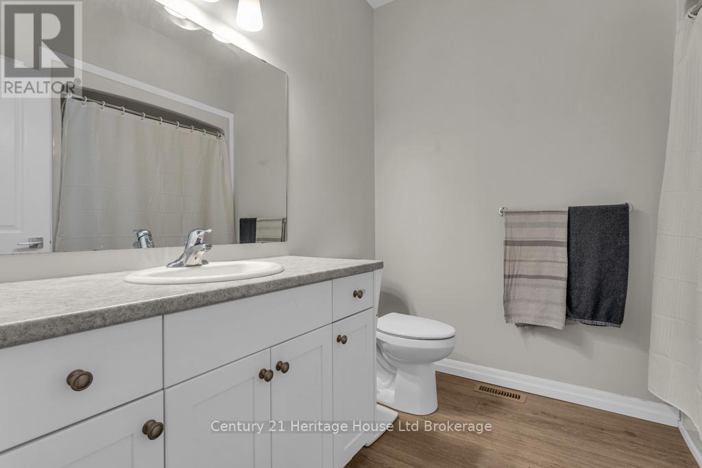19 Livingston Drive, Tillsonburg, ON - Indoor Photo Showing Bathroom