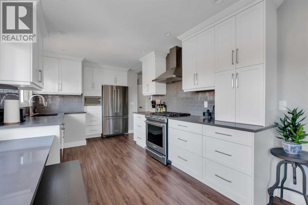 19 Garrick Drive Sw, Calgary, AB - Indoor Photo Showing Kitchen With Stainless Steel Kitchen With Upgraded Kitchen