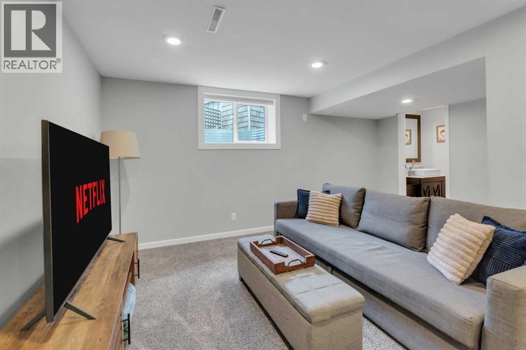 19 Garrick Drive Sw, Calgary, AB - Indoor