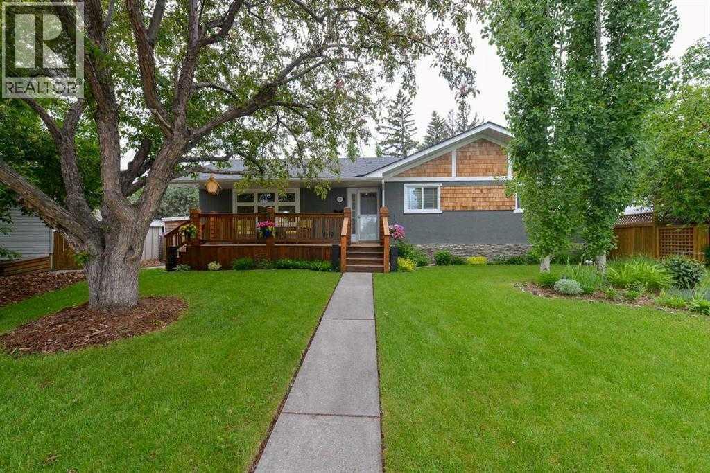 19 Garrick Drive Sw, Calgary, AB - Outdoor With Deck Patio Veranda