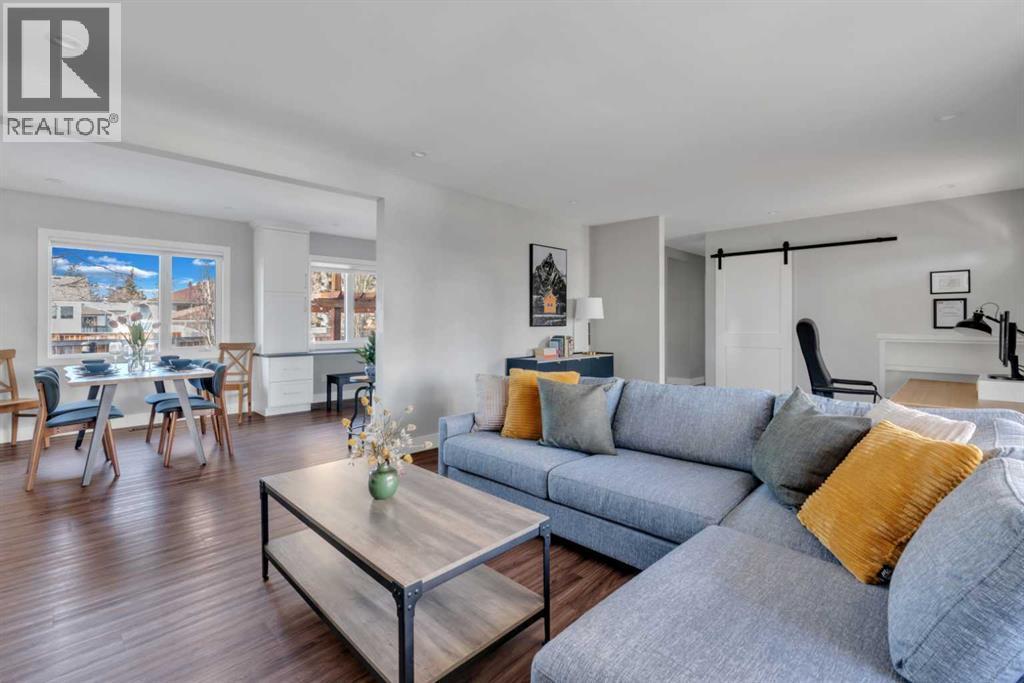 19 Garrick Drive Sw, Calgary, AB - Indoor Photo Showing Living Room