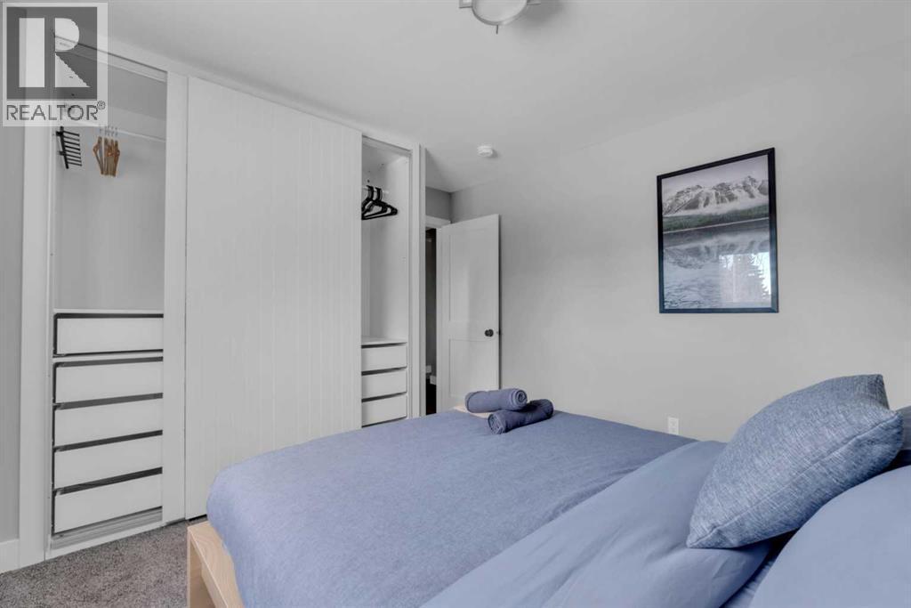 19 Garrick Drive Sw, Calgary, AB - Indoor Photo Showing Bedroom