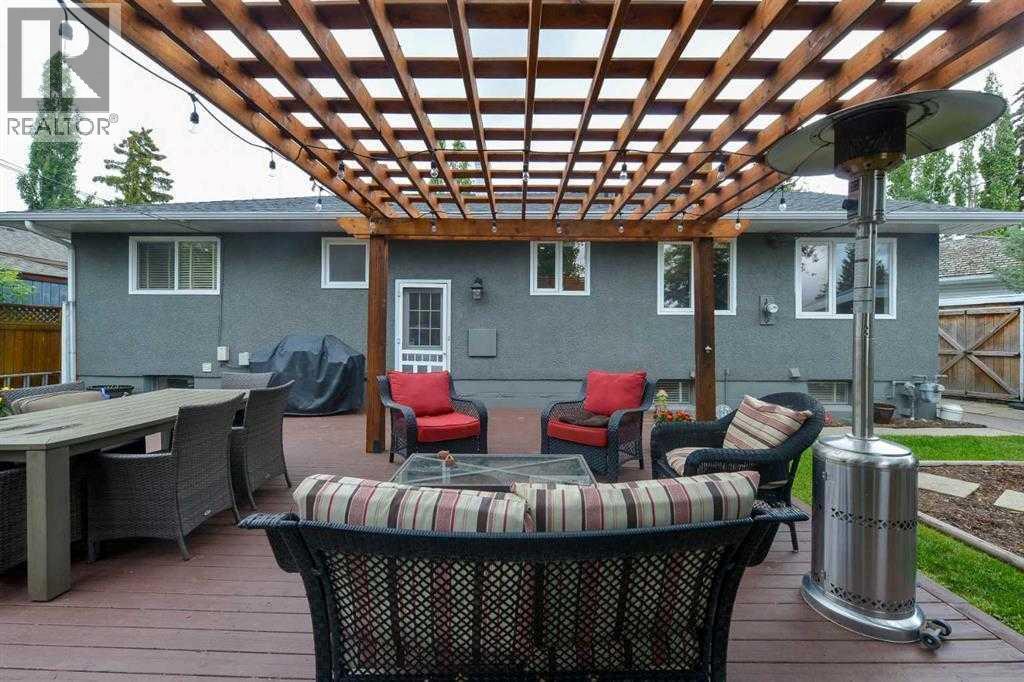 19 Garrick Drive Sw, Calgary, AB - Outdoor With Deck Patio Veranda With Exterior