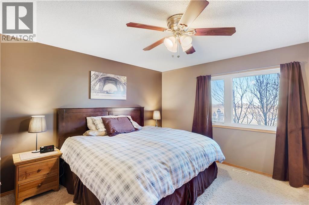 272210 Range Road 291 Ne, Airdrie, AB - Indoor Photo Showing Bedroom