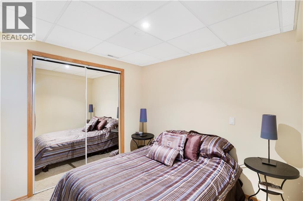 272210 Range Road 291 Ne, Airdrie, AB - Indoor Photo Showing Bedroom