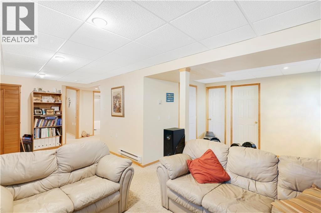 272210 Range Road 291 Ne, Airdrie, AB - Indoor Photo Showing Other Room