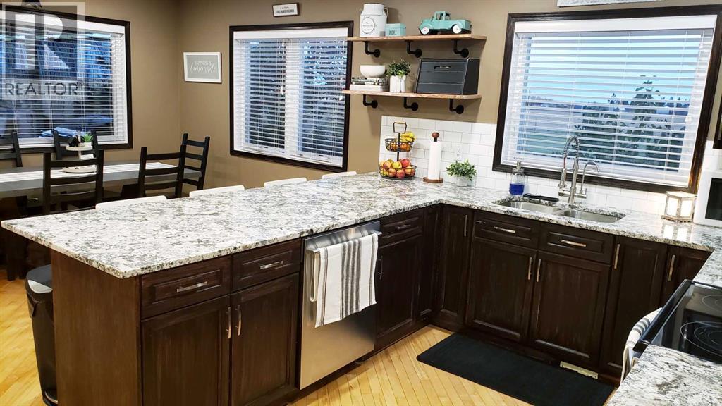 272210 Range Road 291 Ne, Airdrie, AB - Indoor Photo Showing Kitchen With Upgraded Kitchen