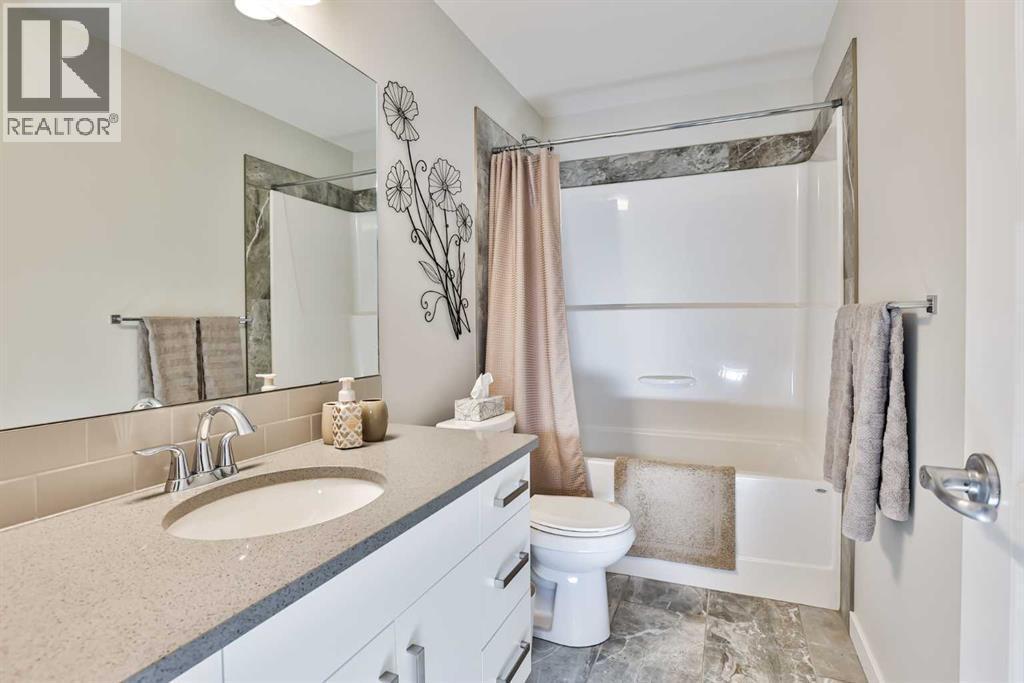 128 Cabot Landing W, Lethbridge, AB - Indoor Photo Showing Bathroom