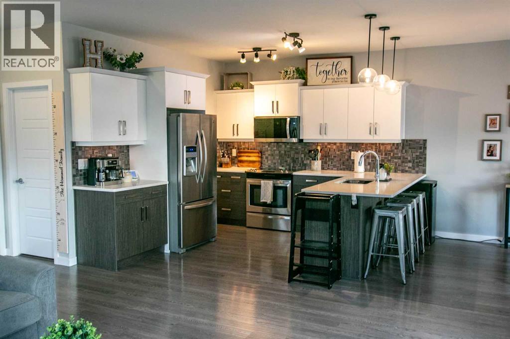 128 Cabot Landing W, Lethbridge, AB - Indoor Photo Showing Kitchen