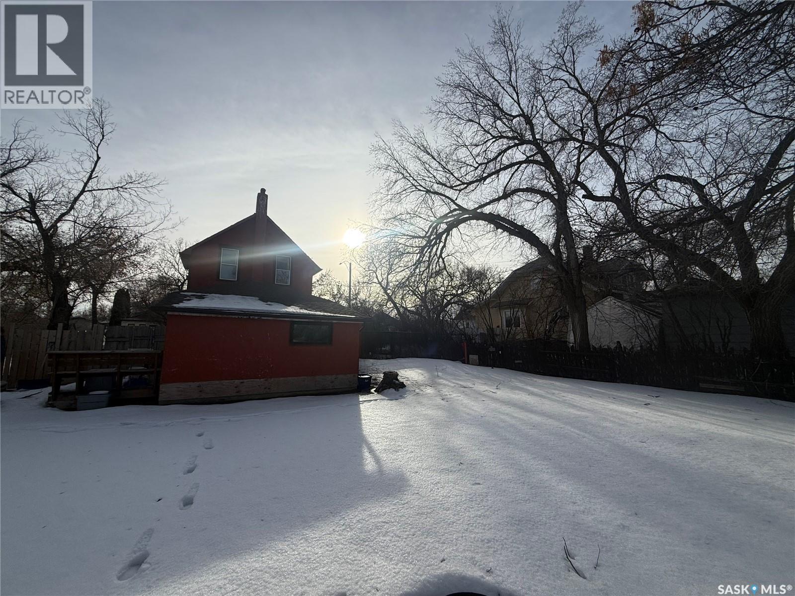 308 5Th Avenue W, Assiniboia, SK - Outdoor