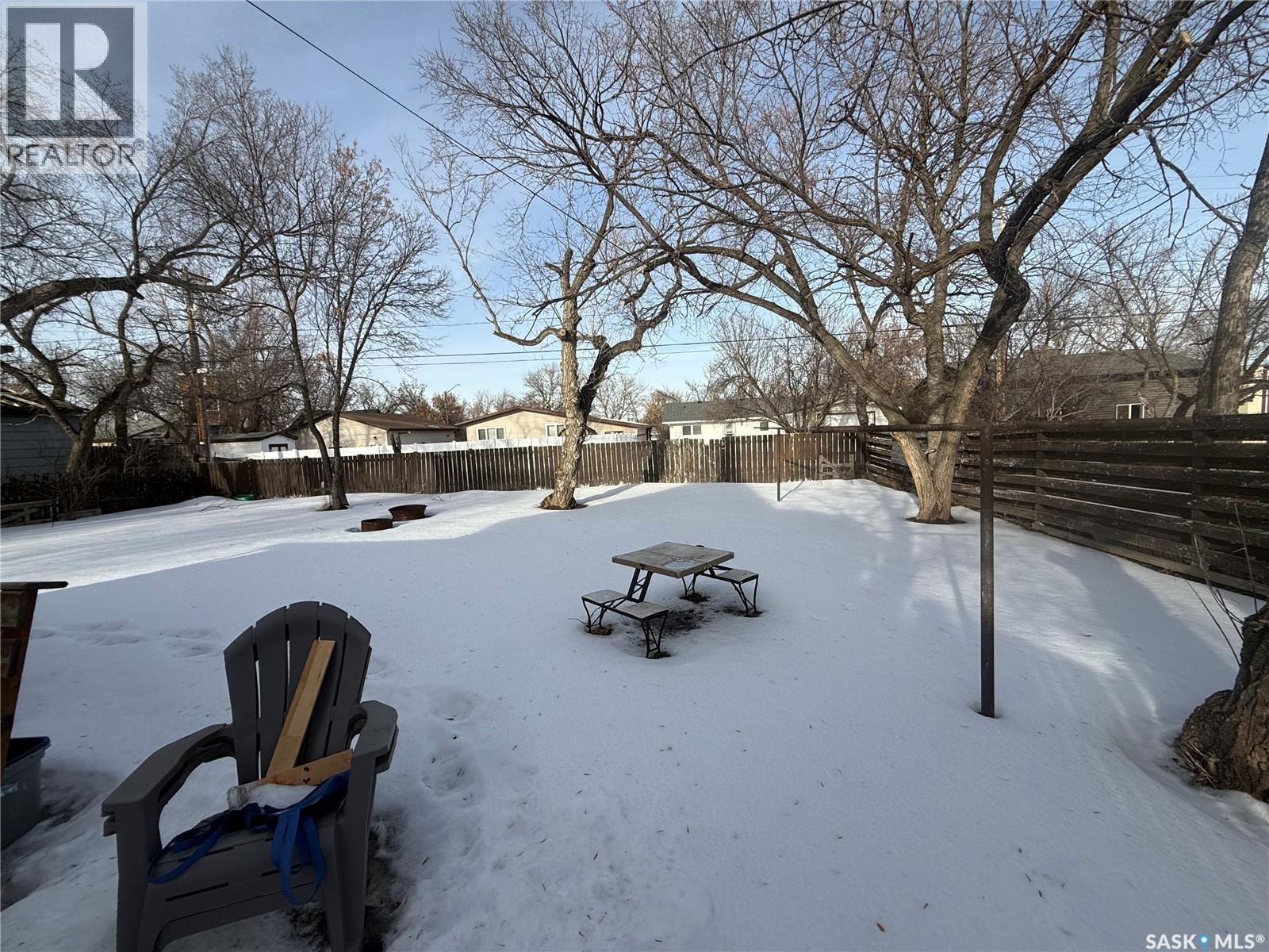 308 5Th Avenue W, Assiniboia, SK - Outdoor