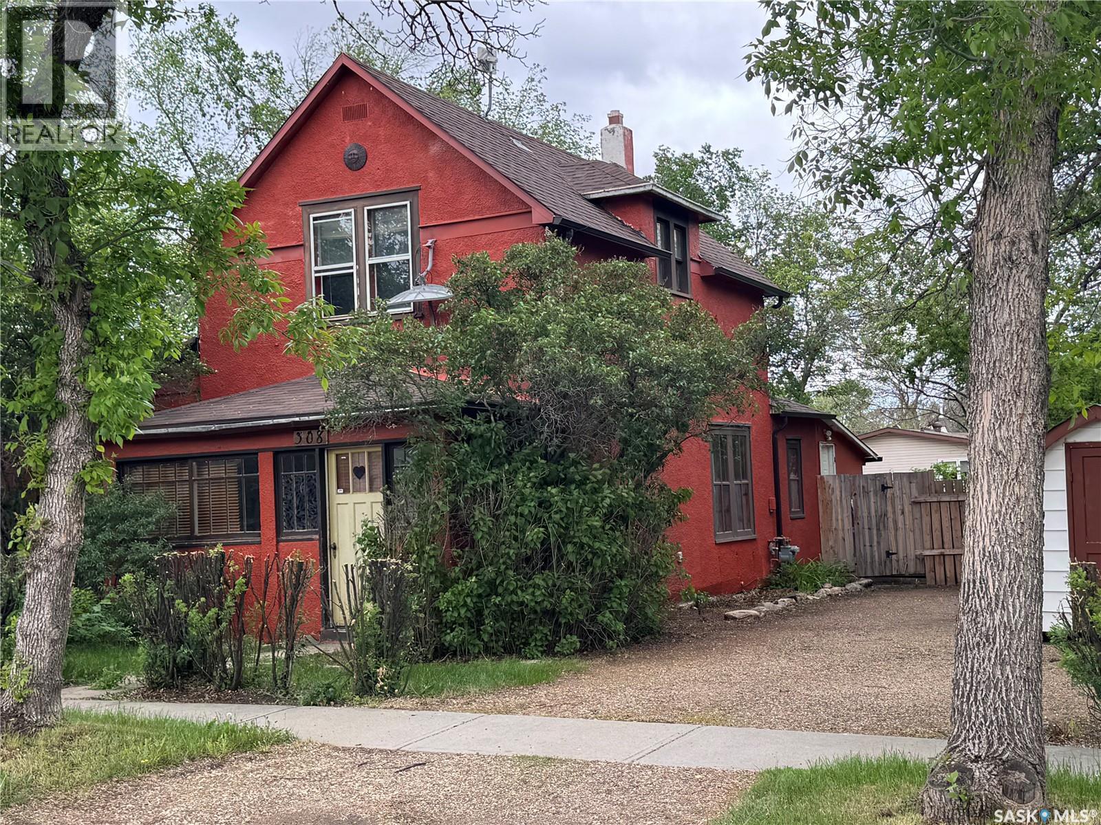 308 5Th Avenue W, Assiniboia, SK