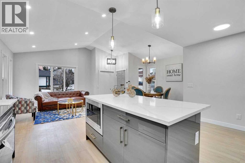 KITCHEN ISLAND - 23 Shawmeadows Place Sw, Calgary, AB - Indoor