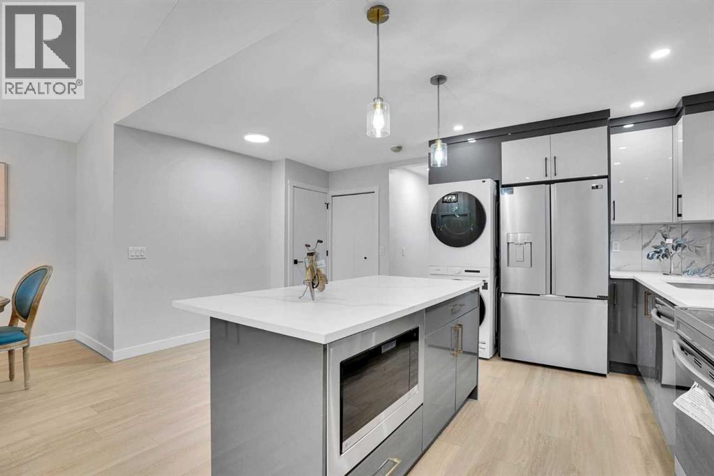 23 Shawmeadows Place Sw, Calgary, AB - Indoor Photo Showing Kitchen With Upgraded Kitchen