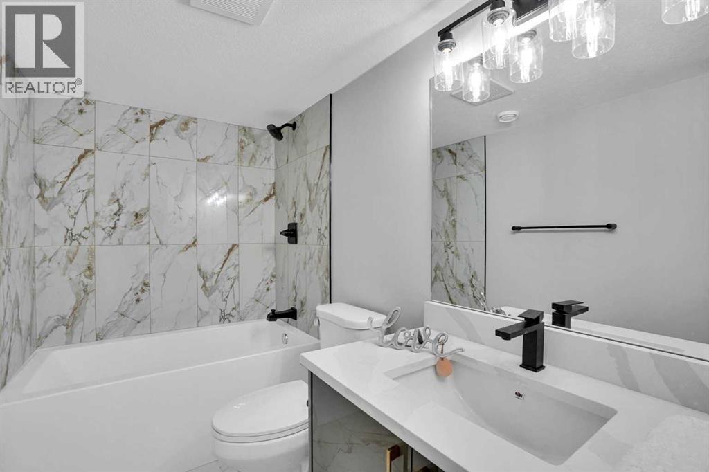 4PCS BATHROOM - 23 Shawmeadows Place Sw, Calgary, AB - Indoor Photo Showing Bathroom