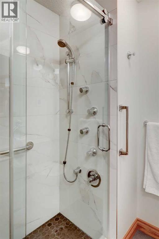 Main Bath - 5943 Silver Ridge Drive Nw, Calgary, AB - Indoor Photo Showing Bathroom