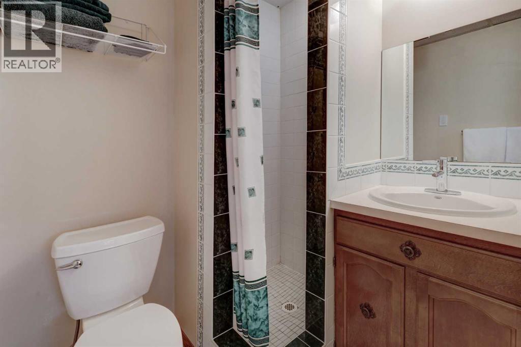 5943 Silver Ridge Drive Nw, Calgary, AB - Indoor Photo Showing Bathroom