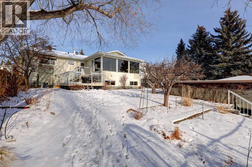 5943 Silver Ridge Drive Nw, Calgary, AB - Outdoor