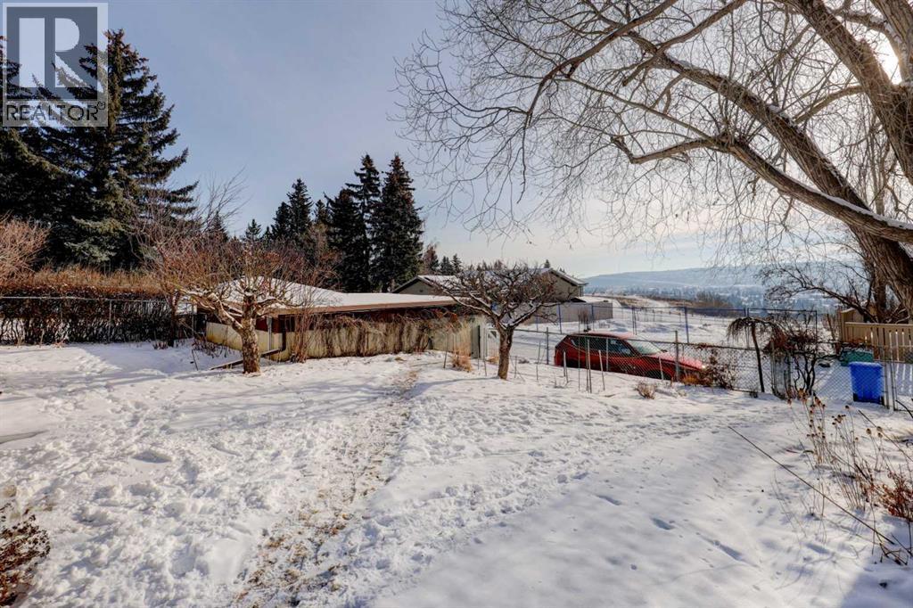 5943 Silver Ridge Drive Nw, Calgary, AB - Outdoor