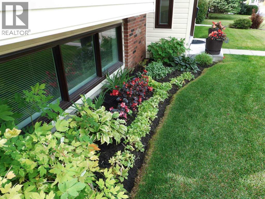 5943 Silver Ridge Drive Nw, Calgary, AB - Outdoor