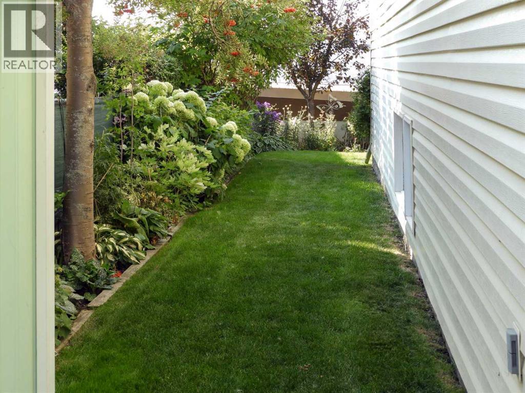 5943 Silver Ridge Drive Nw, Calgary, AB - Outdoor