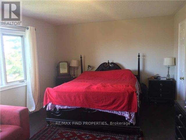 2406 Yorktown Circle, Mississauga, ON - Indoor Photo Showing Bedroom