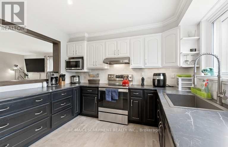 58 Seven Oaks Drive, Hamilton, ON - Indoor Photo Showing Kitchen
