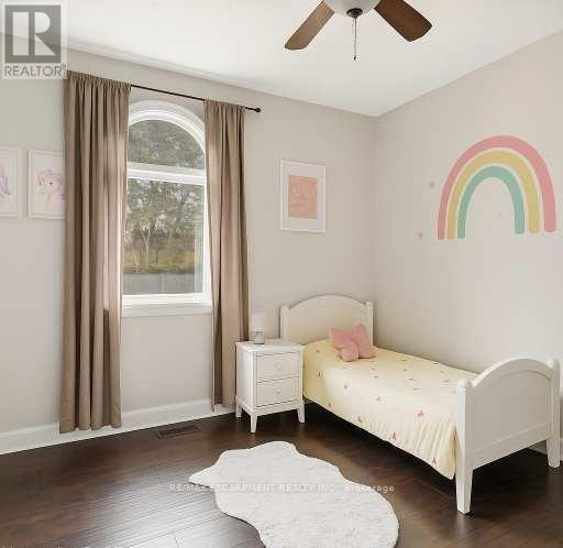 58 Seven Oaks Drive, Hamilton, ON - Indoor Photo Showing Bedroom