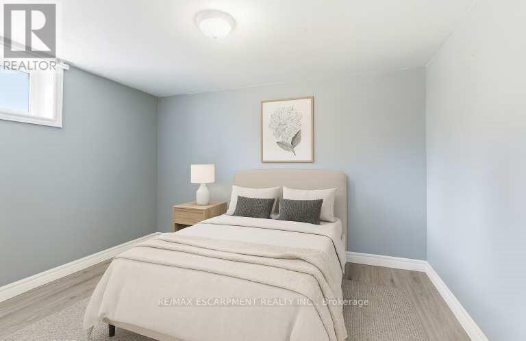 58 Seven Oaks Drive, Hamilton, ON - Indoor Photo Showing Bedroom