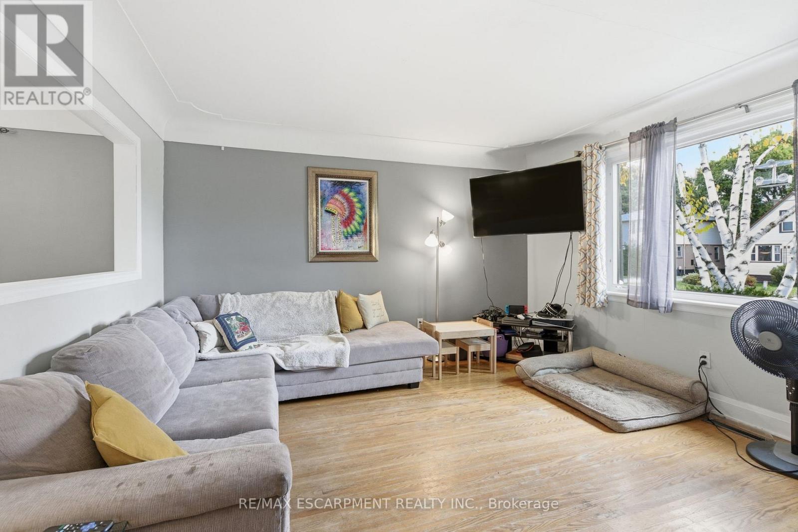 58 Seven Oaks Drive, Hamilton, ON - Indoor Photo Showing Living Room