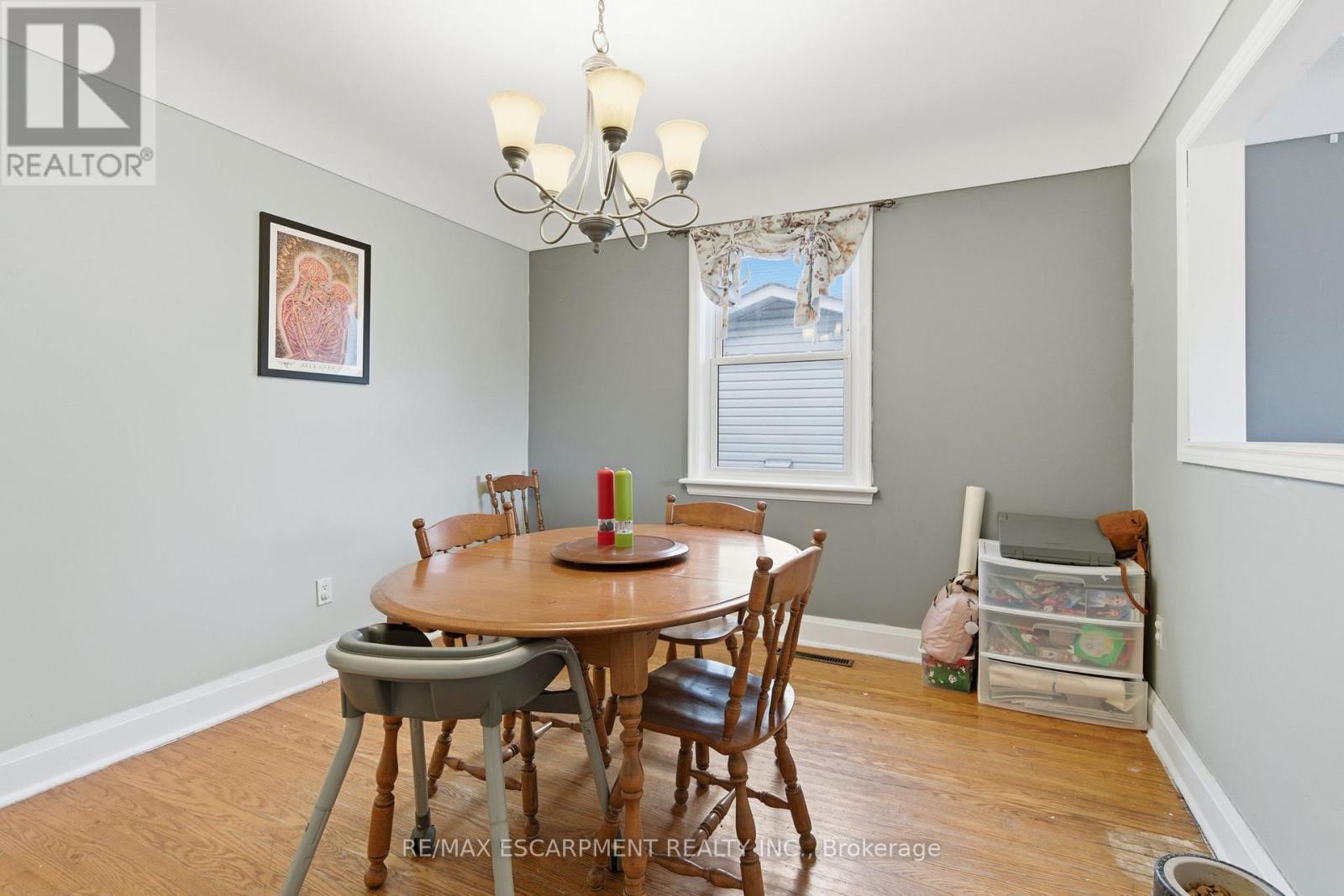 58 Seven Oaks Drive, Hamilton, ON - Indoor Photo Showing Dining Room