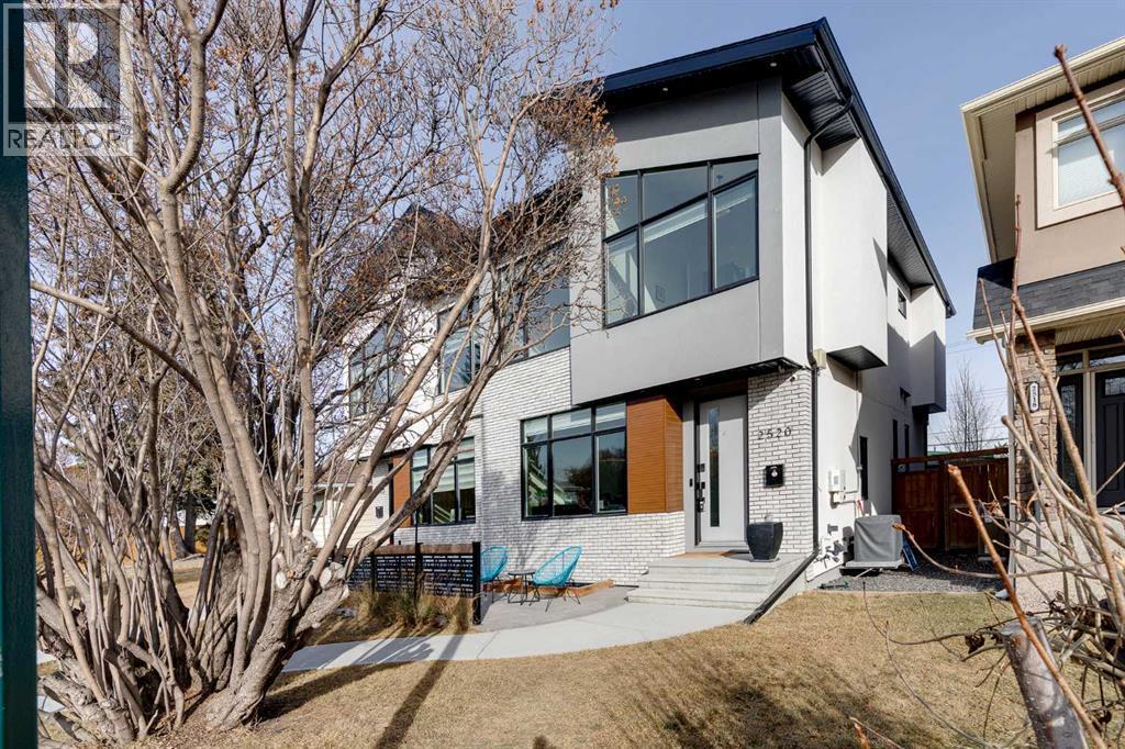 2520 Cochrane Road Nw, Calgary, AB - Outdoor