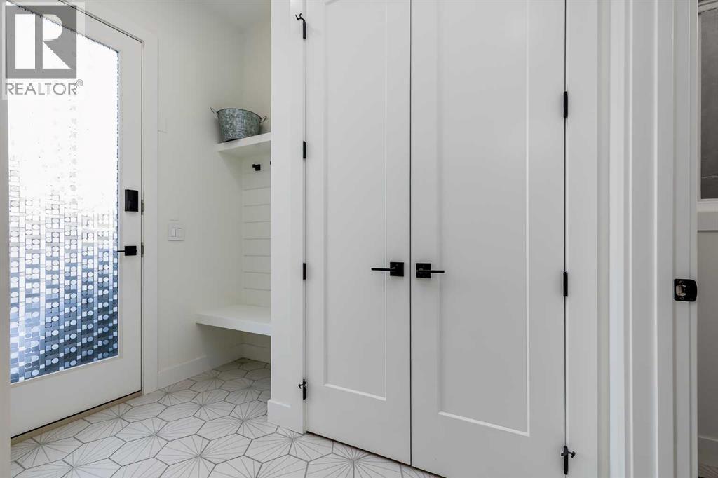 2520 Cochrane Road Nw, Calgary, AB - Indoor Photo Showing Other Room