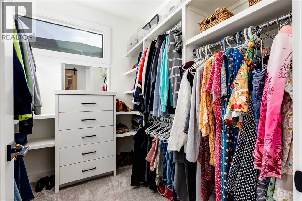 2520 Cochrane Road Nw, Calgary, AB - Indoor With Storage