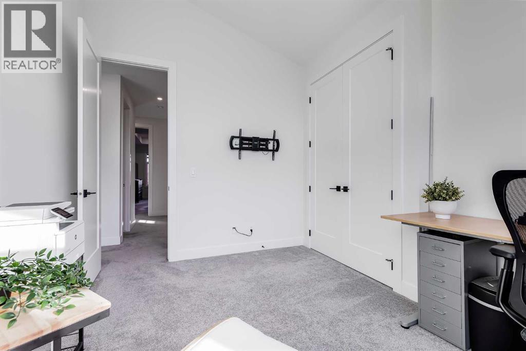 2520 Cochrane Road Nw, Calgary, AB - Indoor Photo Showing Other Room