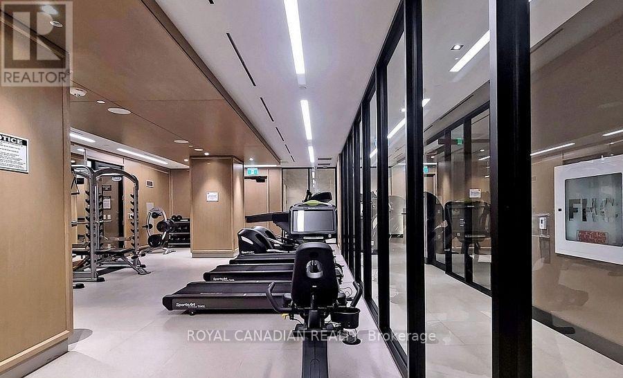 Ph 32 - 1 Edgewater Drive E, Toronto, ON - Indoor Photo Showing Gym Room