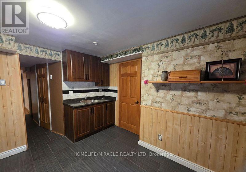 6585 Eastridge Road, Mississauga, ON - Indoor