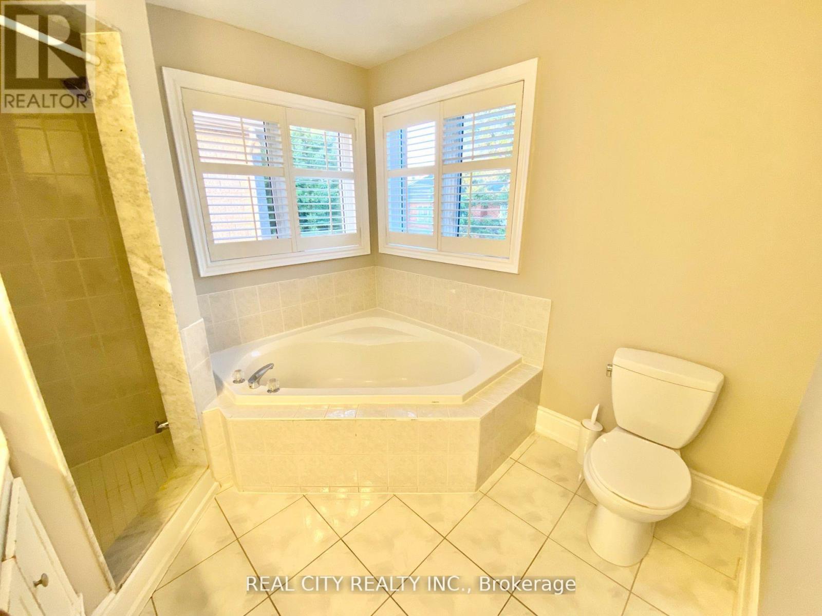 830 Old Derry Road, Mississauga, ON - Indoor Photo Showing Bathroom